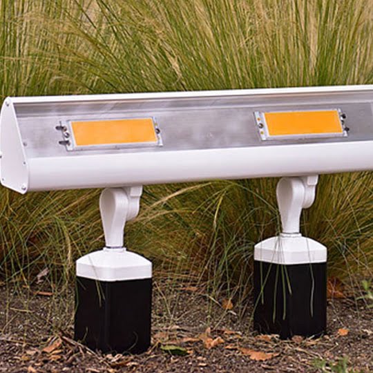 2ft LED 8W 3000K Wide Flood Light 20-277V